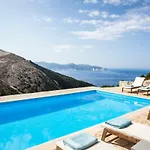 Myrtos Bay Anomeriá